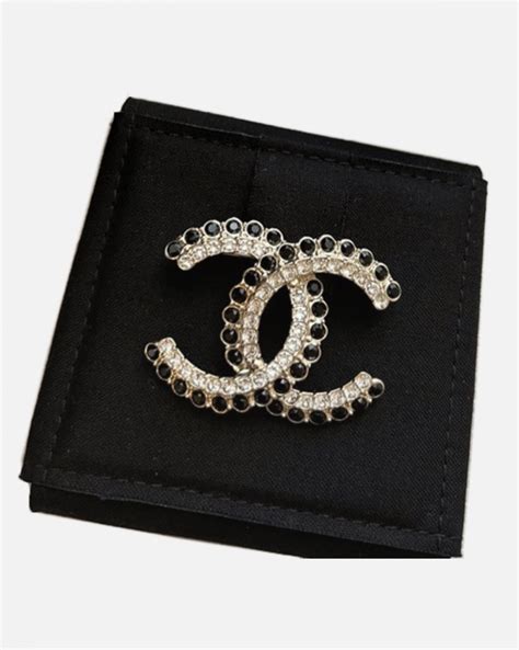 broszka chanel czarna|Chanel Brooches .